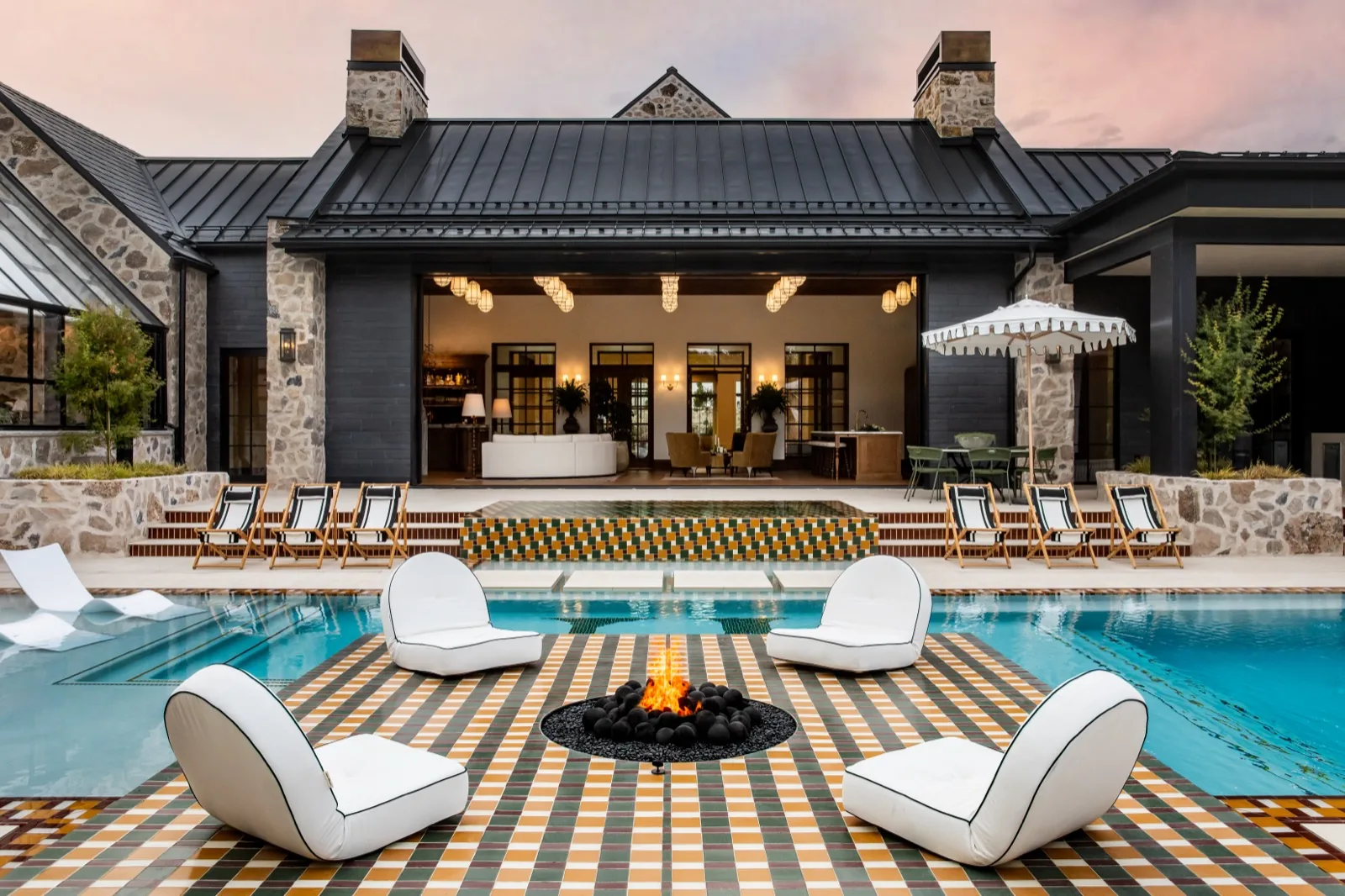 Modern Elm zero-edge pool — sculptural detail