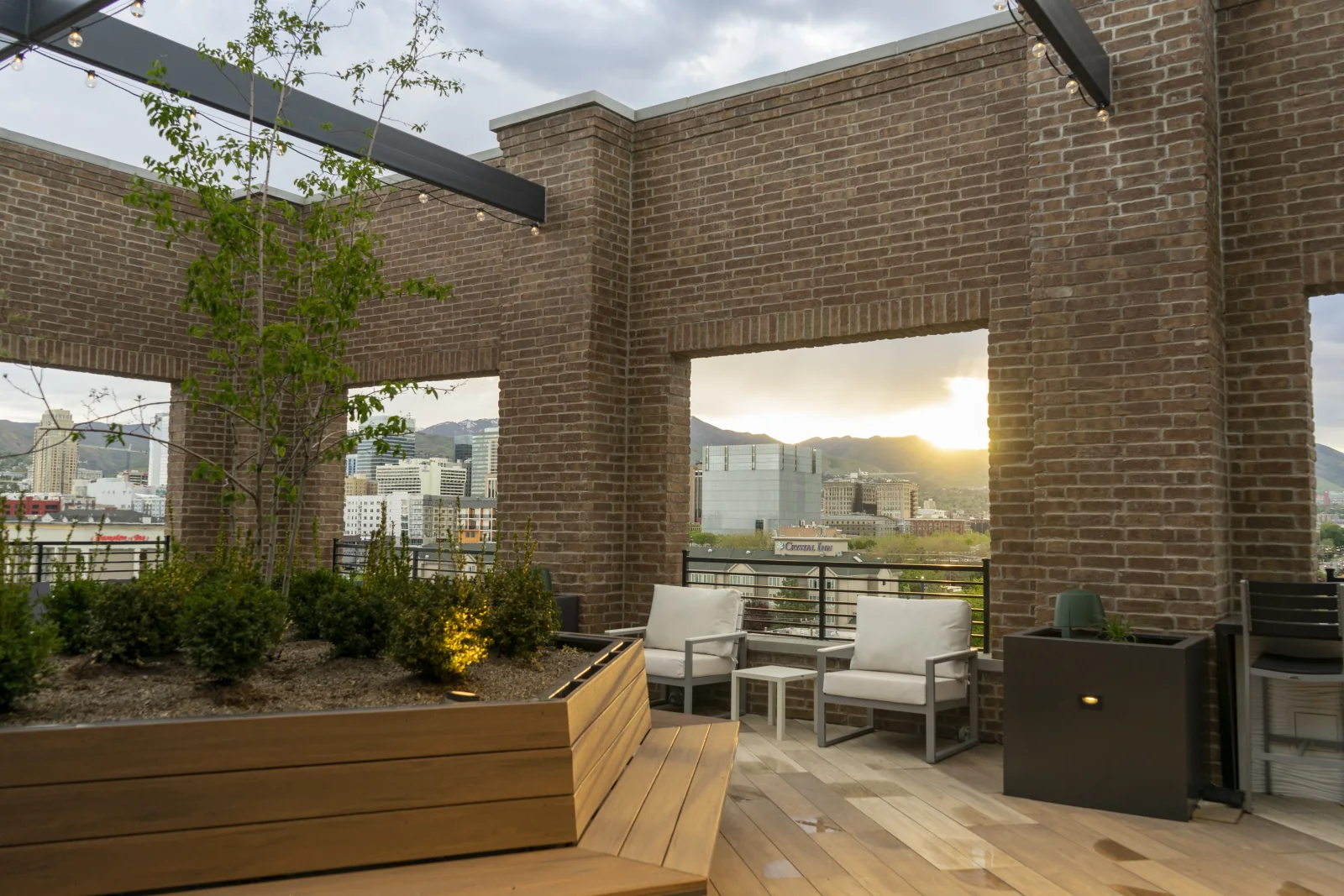 The rooftop, every angle, photo 5 of 6